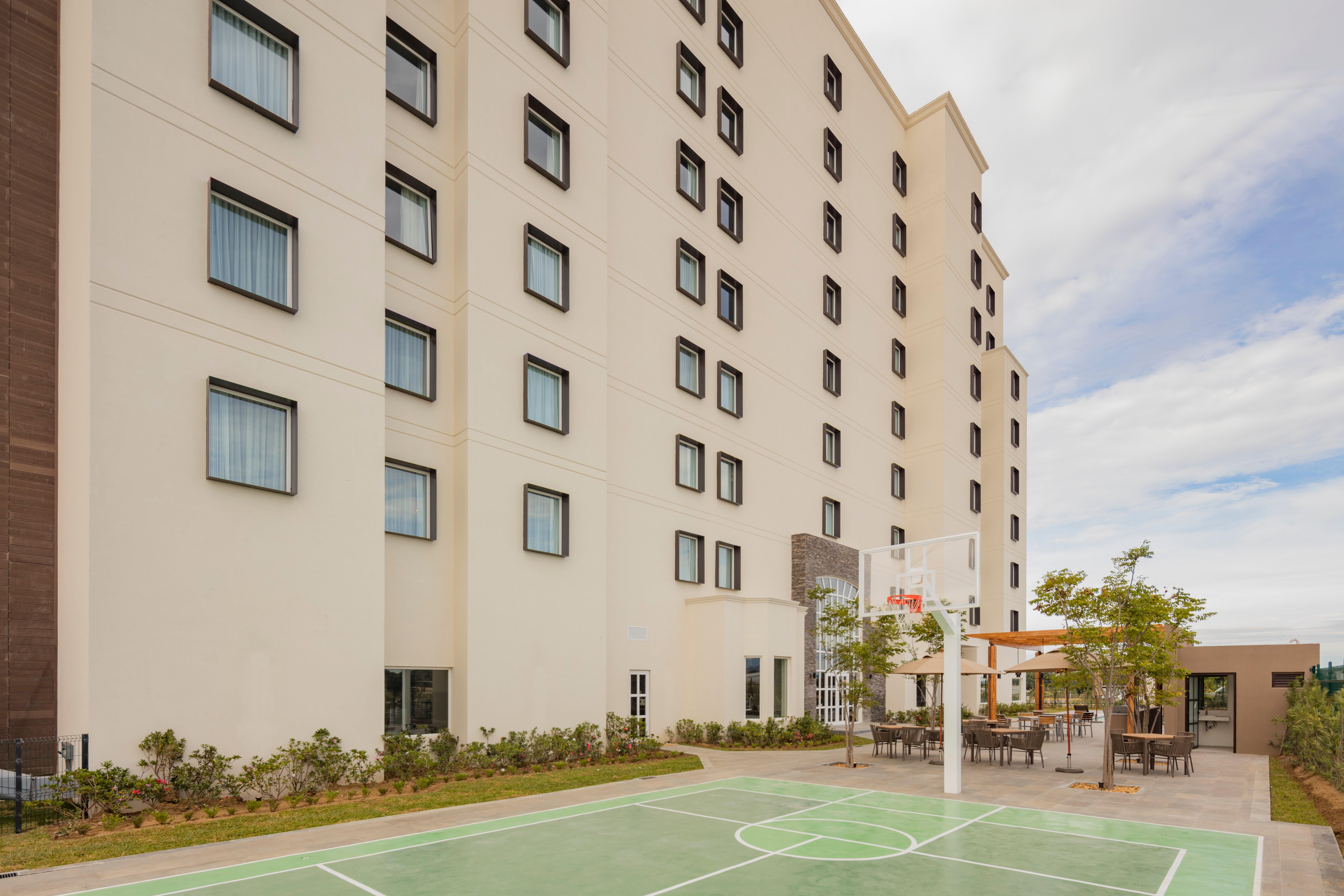 Staybridge-By Ihg Hotel Saltillo酒店